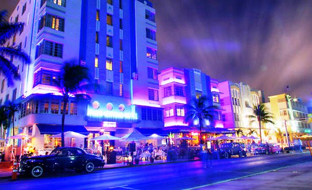 Uncover the Vibrant Ocean Drive Nightlife in Miami Beach